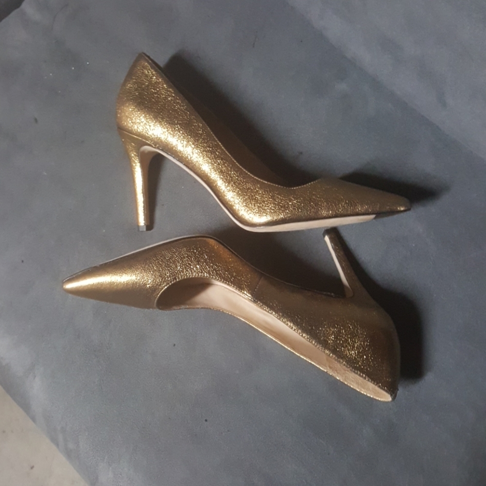 NEW GOLD PUMPS